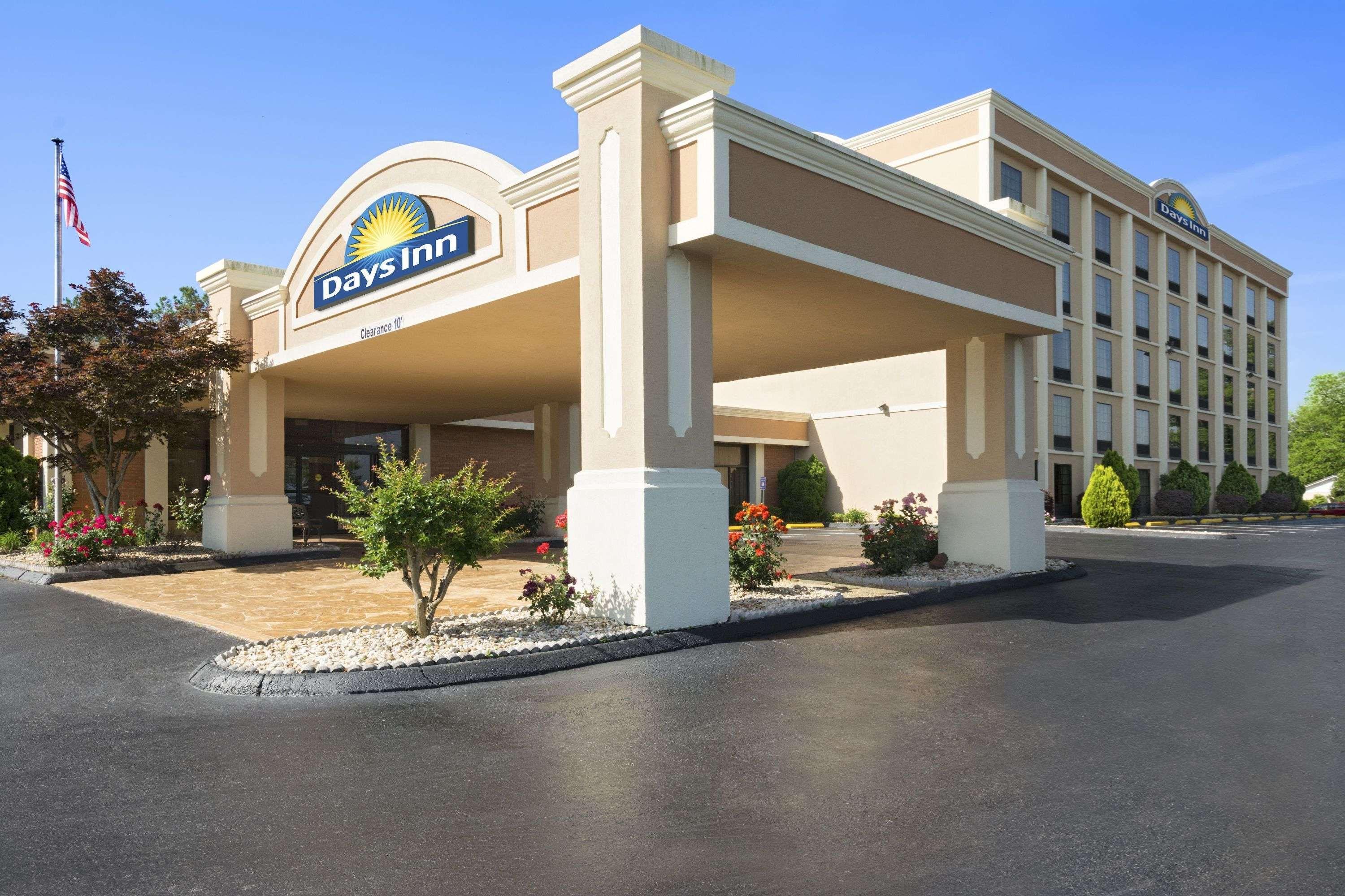 Days Inn By Wyndham Rome Downtown Exterior photo