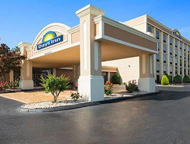 Days Inn By Wyndham Rome Downtown Exterior photo